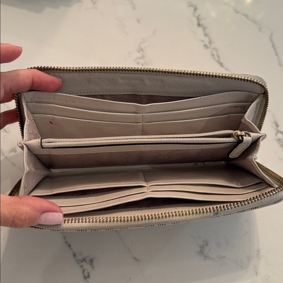 Michael Kors Logo Zip Wallet - Picture 2 of 3